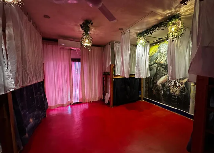 Ganesh Hostal *